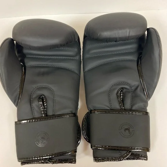 Venum Black Boxing Gloves - Picture 2 of 9